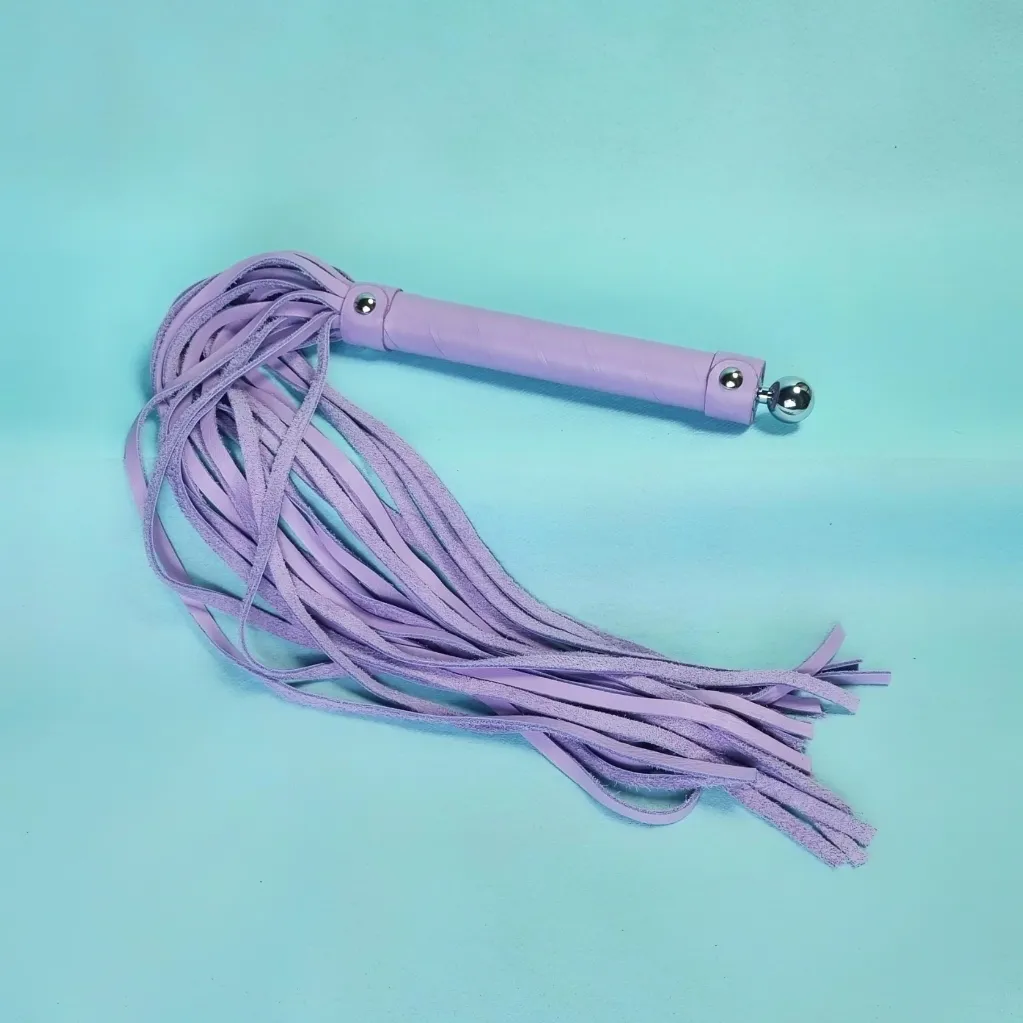 martinet-violet-personnalisable-bdsm-cuir.webp